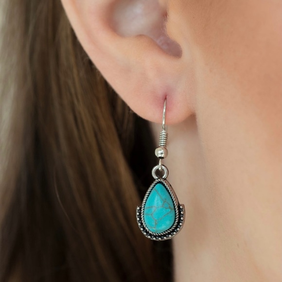 Turquoise stone squash blossom pendant - Picture 3 of 3